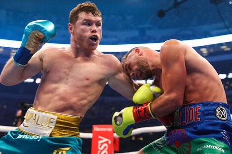 Canelo, una máquina de noquear y hacer dinero