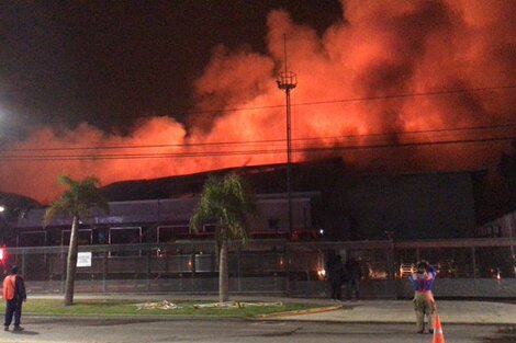 Voraz incendio en una planta panificadora en San Fernando