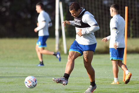 Vecchio debe esperar la autorización para jugar esta noche. (Fuente: Prensa CARC)
