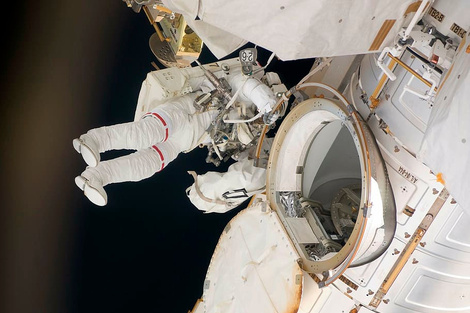 Los astronautas comparten ropa sucia y hay preocupación por la higiene en la Estación Espacial