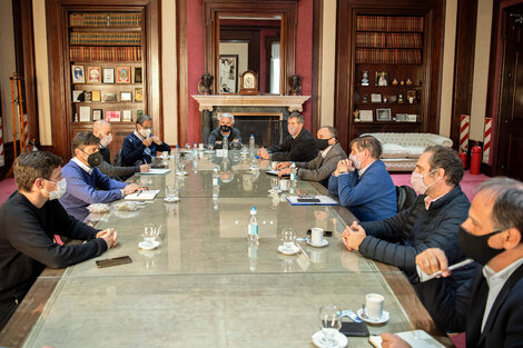 Kicillof con representantes de los supermercados.