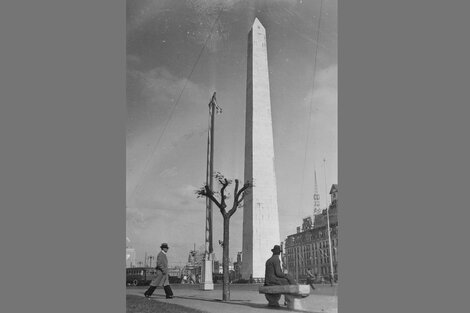 En 1936 se inaugura el Obelisco, el mayor símbolo de la ciudad de Buenos Aires.