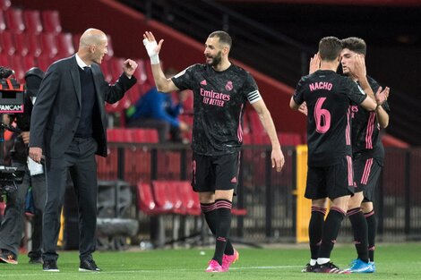 El Real Madrid goleó y el final de la liga española arde