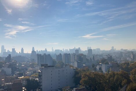 Por qué hay humo y olor a quemado en Buenos Aires