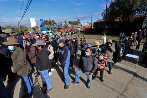 Fila en Temuco para vota en la megaelección chilena. 