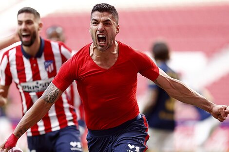 El festejo de Luis Suárez, por un gol que dejó al Atlético a las puertas del título