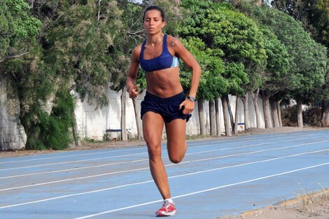 Una atleta argentina descubrió que le estaban robando y salió a correr al ladrón