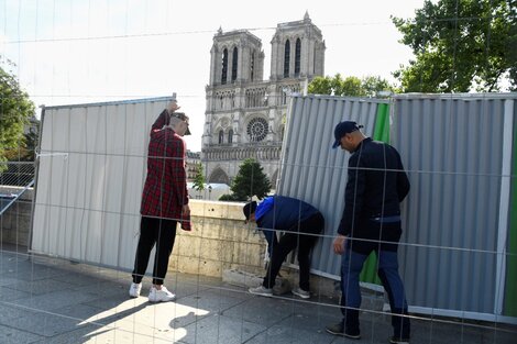 Cierran la plaza de Notre Dame por la alta concentración de plomo 