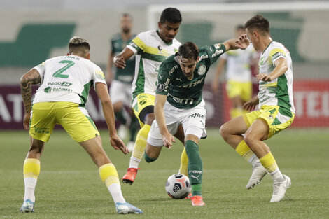 Defensa ganó en Brasil y está en los octavos de final