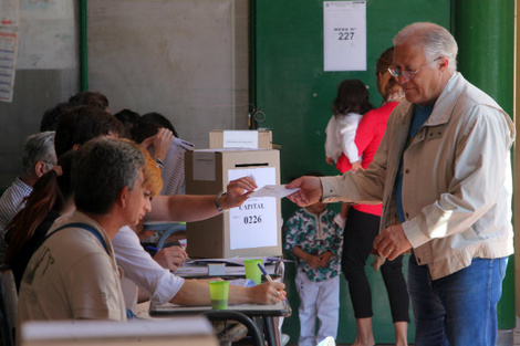 Presentaron una ley para eximir de votar a personas de riesgo