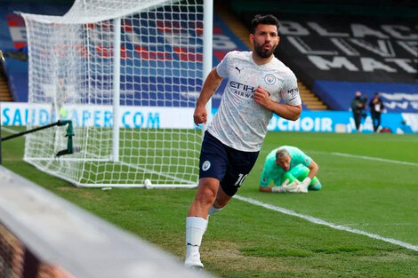 Kun Agüero ya tiene un pie puesto en Barcelona