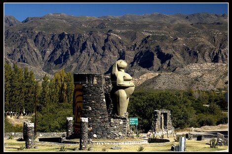 Monumento a la Pachamama, en Santa María.