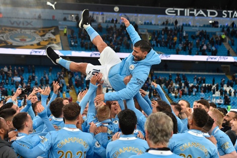 Agüero se despidió a lo grande, con dos golazos para el Manchester City