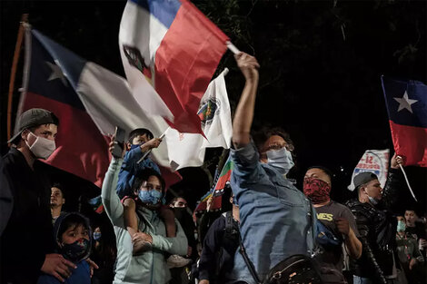 La movilización social en clave de resistencia fue la fuerza para la abrumadora derrota para la derecha. (Fuente: AFP)