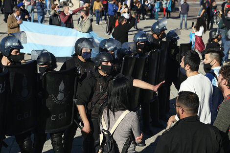 Los golpes de la irracionalidad