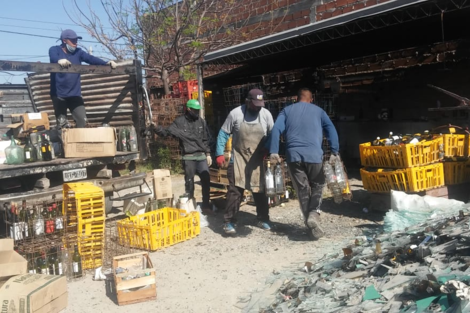 Una cooperativa busca construir casas con ladrillos ecológicos en Salta