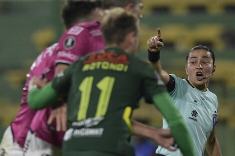 Histórico: cuatro mujeres arbitraron un partido de la Libertadores