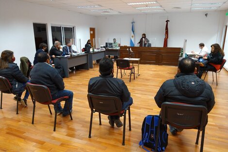 Juicio a campesinos: ni el juez ni el denunciante quieren amigos del tribunal