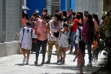 "Los distritos con clases presenciales están jugando con fuego y el fuego va a quemar a la gente", advirtió el presidente Alberto Fernández sobre el regreso de las clases presenciales en la Ciudad de Buenos Aires, Córdoba y Mendoza.