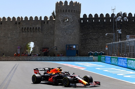 Fórmula 1: Verstappen dominó los primeros ensayos en el callejero de Bakú