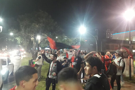 Los hinchas festejaron en Santa Fe a pesar de las restricciones