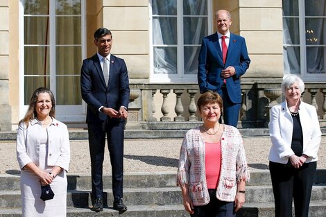 La titular del FMI, Kristalina Georgieva, junto a los ministros de Economía del G7. 