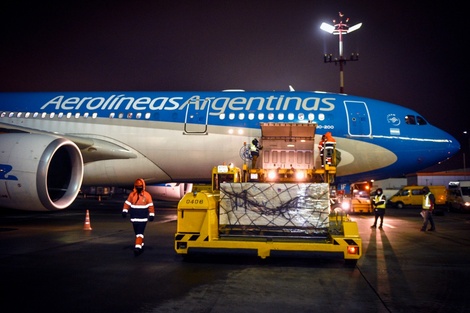 Se trata del vigesimocuarto vuelo que realiza la empresa de bandera en búsqueda de vacunas contra la covid-19. (Fuente: NA)