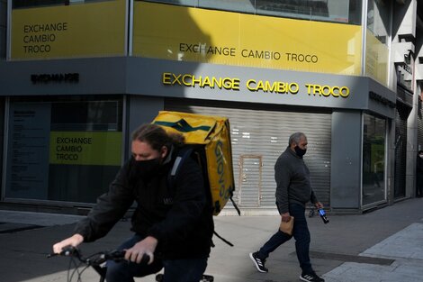 En el recinto de la Bolsa de Comercio hay fiesta