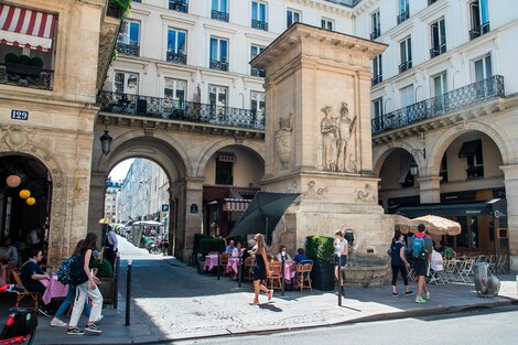 Francia se abre al turismo y levanta varias restricciones por el coronavirus 