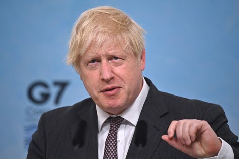 Johnson, ante el dilema de un desconfinamiento en medio de la suba de casos 