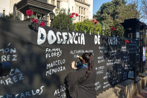 Abrazo al Bernasconi para homenajear a Alejandra Maida