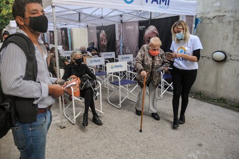 Un convenio con intendentes para ampliar la red de vacunación antigripal del PAMI