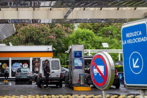 Mendoza: una estación de servicio deberá indemnizar a una empleada por obligarla a trabajar en calzas