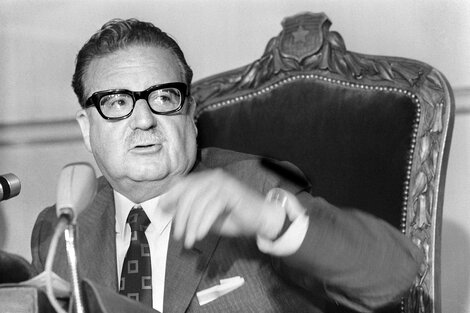 En 1908 nace el expresidente chileno Salvador Allende, el médico y militante socialista desde su juventud que llegó al Palacio de la Moneda y fue derrocado por el pinochetismo.