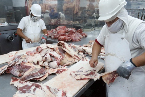 Los frigorígficos garantizarán el abastecimiento de una decena de cortes populares a precios accesibles.