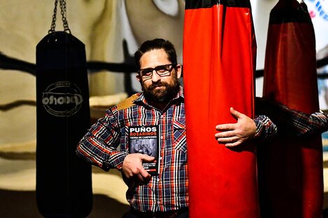 Ever Palermo y el primero de los libros que componen la trilogía.