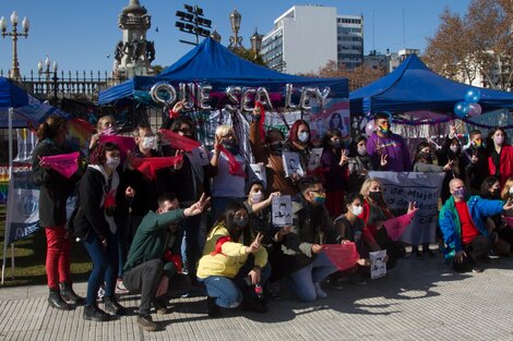 Pañuelazo en apoyo a la ley de cupo laboral travesti-trans