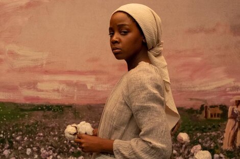 Thuso Mbedu encarna a Cora, la esclava fugitiva. 