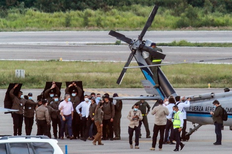 Investigan el ataque al helicóptero en el que viajaba el presidente de Colombia Iván Duque