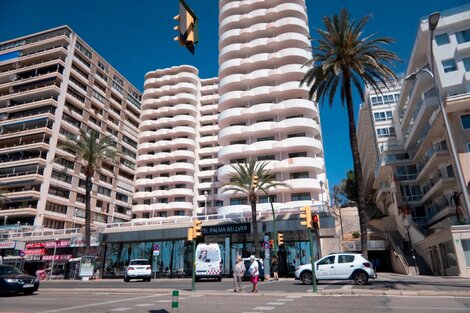 España: cientos de jóvenes con covid tras viajar a Mallorca 