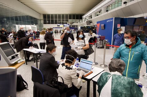 El Gobierno nacional limitó el cupo diario de argentinos que pueden ingresar al país por vía aérea: pasa de 2.000 a 600 turistas.