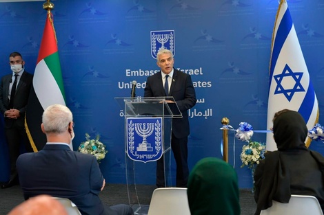 El canciller israelí inauguró en Emiratos Árabes Unidos la primera embajada de su país en el Golfo