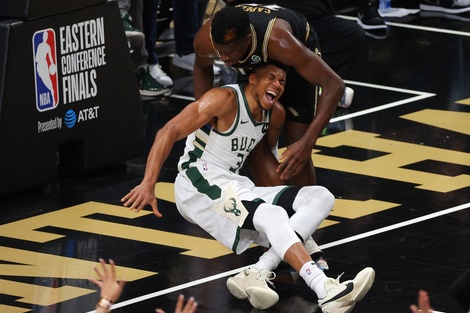 La impresionante lesión de Antetokounmpo en la NBA