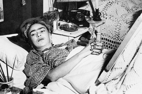 En 1954 muere la pintora mexicana Frida Kahlo, una semana después de haber cumplido 47 años.