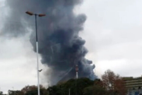 Una nube negra cubrió el cielo de la Ciudad de Buenos Aires 