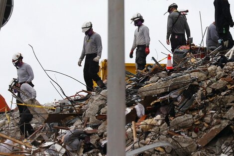 Reanudaron las tareas de rescate en el derrumbe de Miami