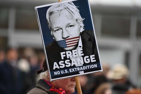 Julian Assange cumplió 50 encarcelado