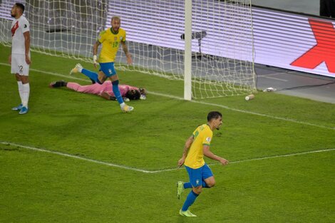 Copa América: Brasil venció a Perú con lo justo y es el primer finalista