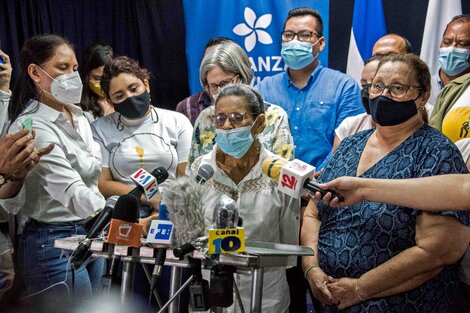 Conferencia de prensa en Managua de las madres de los dos líderes estudiantiles detenidos.