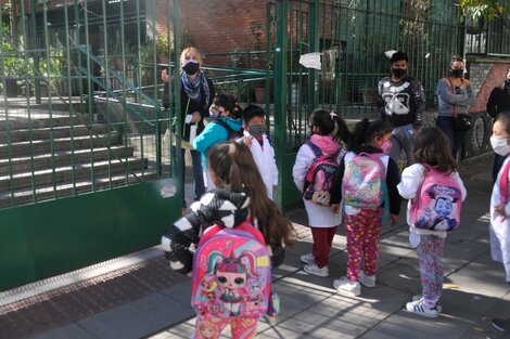 "Frazadazo" para reclamar por mejores condicones en las escuelas porteñas